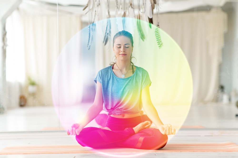 Die Verbindung zwischen Aura und Chakren: Ein ganzheitlicher Ansatz